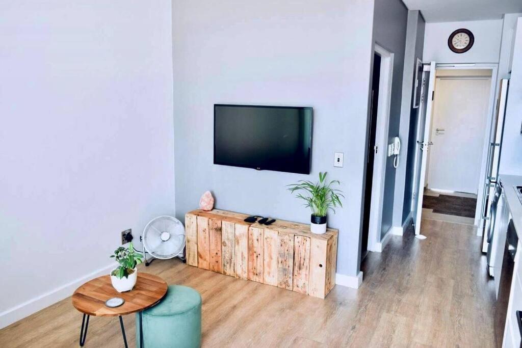 Stunning Studio Apartment In Cbd 케이프타운 외부 사진